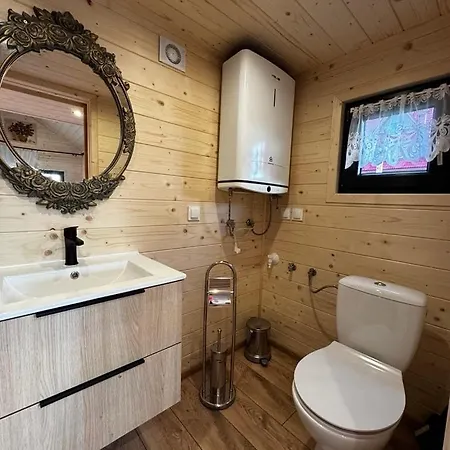 Dağ evi Air-conditioned With A Mountain View And A Private Garden