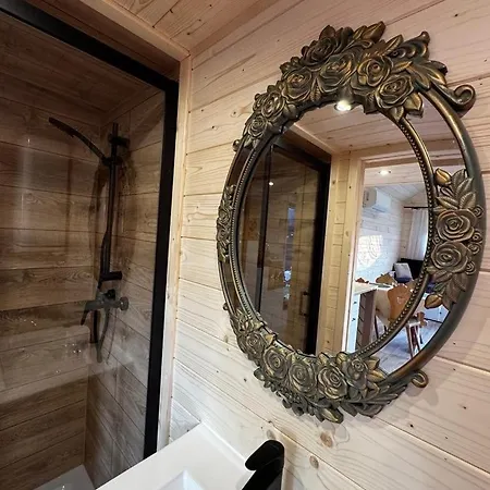 Domek alpejski Air-conditioned With A Mountain View And A Private Garden